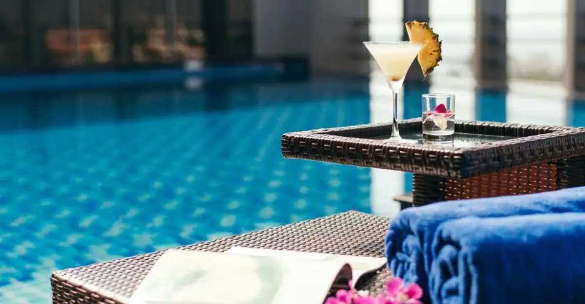 Pool Bar tại Malibu Hotel