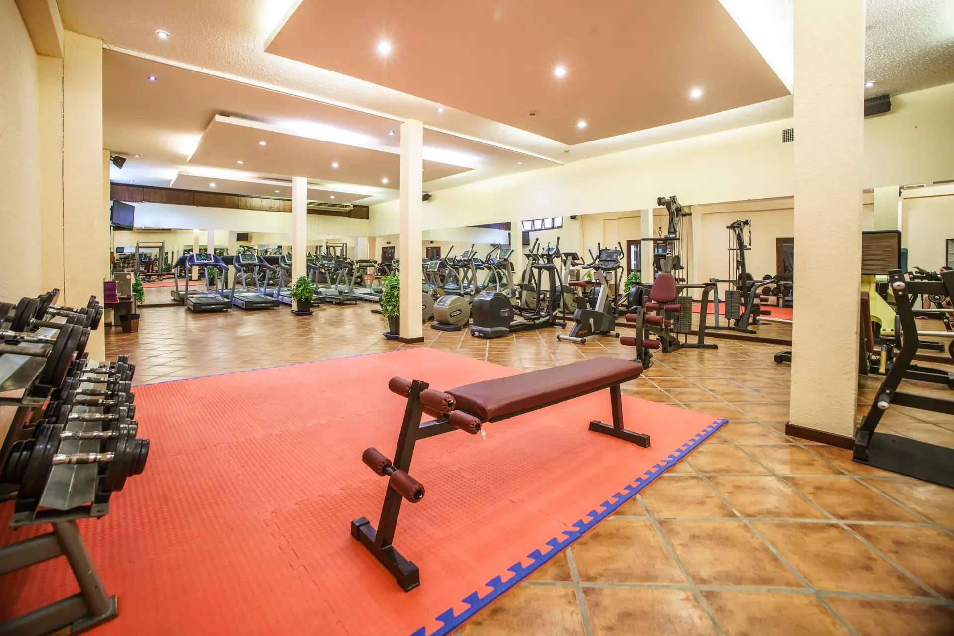 Phòng gym tại Pandanus Resort