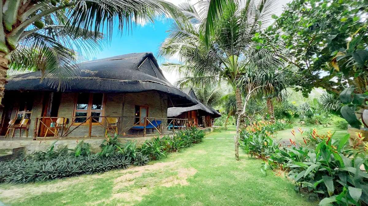 Me Bungalow Beach Resort
