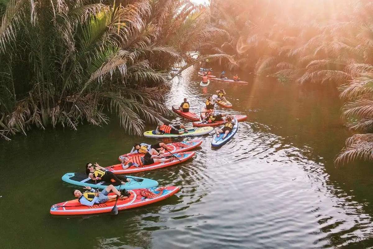 Khóa học chèo SUP và Các hoạt động chèo SUP tại Sài Gòn