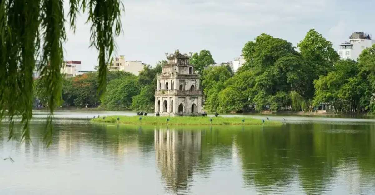 Khung cảnh Hồ Hoàn Kiếm