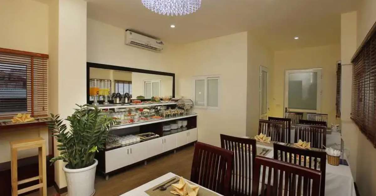 Không gian nhà hàng tại Hanoi Chic Boutique Hotel