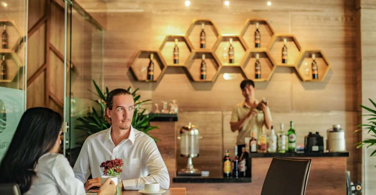 Chilling Bar tại Grand Sunrise Boutique Hotel