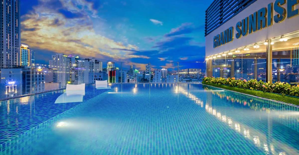 Hồ bơi ngoài trời tại Grand Sunrise Boutique Hotel