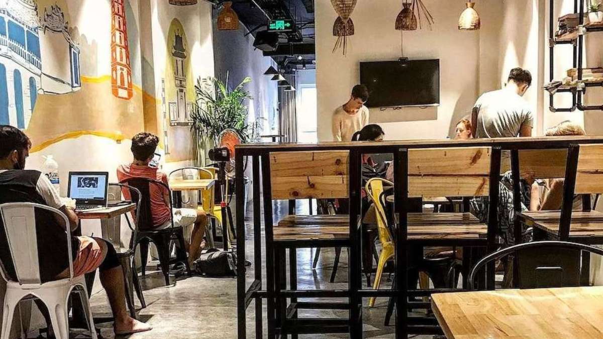 Không gian cafe tại Nexy Hostel