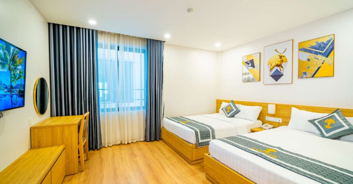 Phòng Twin với 2 giường đơn rộng rãi tại River Hotel Hạ Long