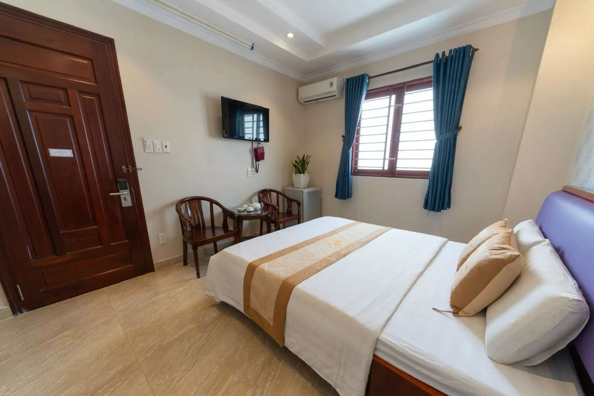 Ly Ly Hotel - Khách sạn quận 6