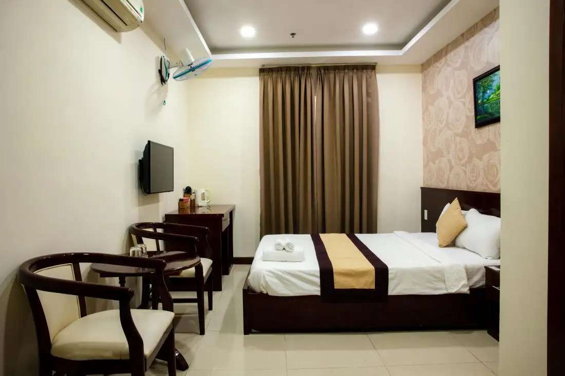 Hotel Luxury Saigon - Khách sạn quận 6