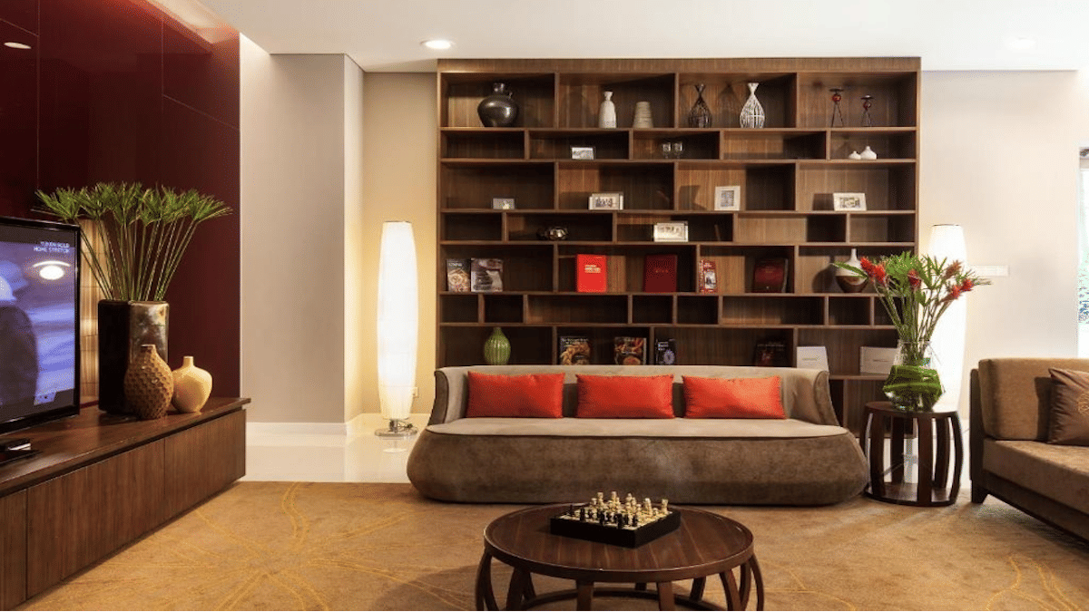 Sảnh chờ ấm cúng với màu nâu gỗ chủ đạo tại Somerset Vista Ho Chi Minh City