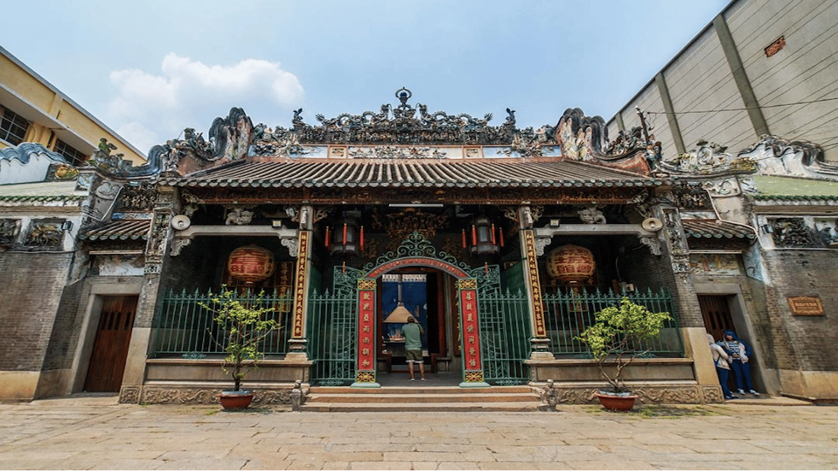 Hoà vào nhịp sống và văn hoá địa phương đầy sắc màu khi tham quan Sài Gòn và phố cổ người Hoa