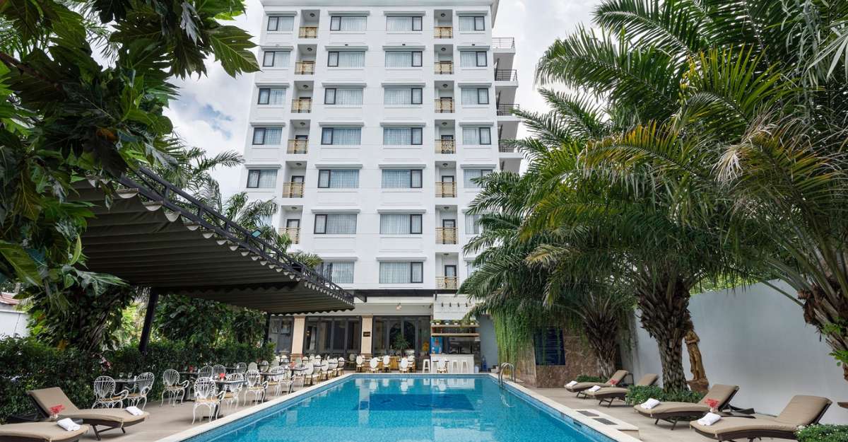 Ảnh Elizabeth Hotel từ ngoài nhìn vào