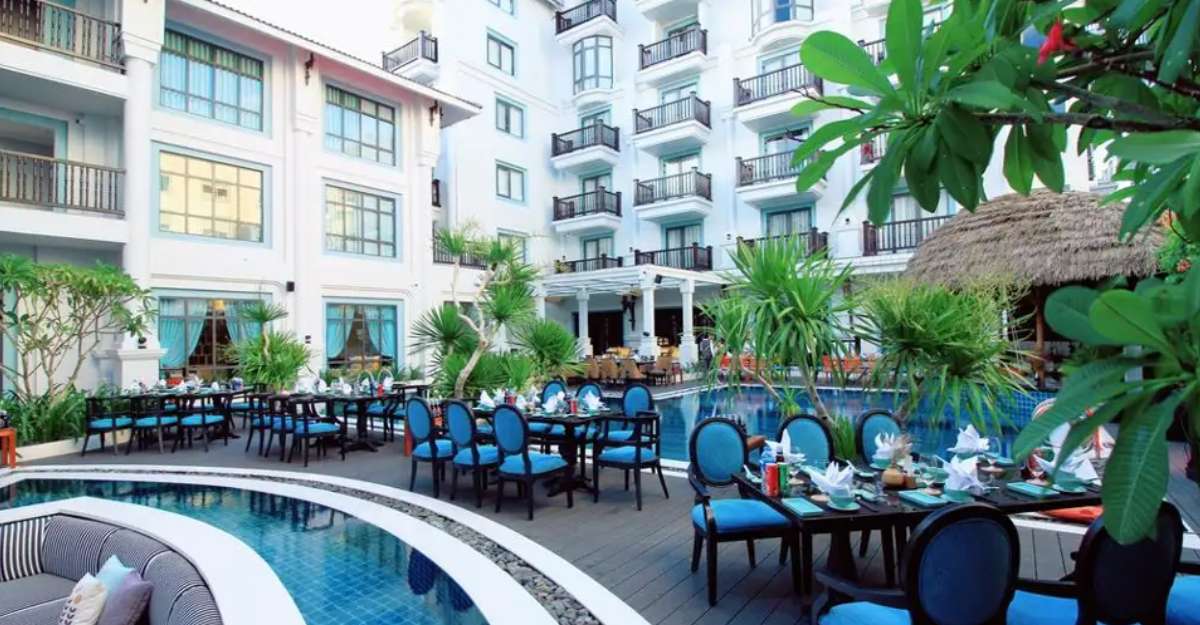 Quầy bar tại hồ bơi tại Anio Boutique Hotel Hoi An