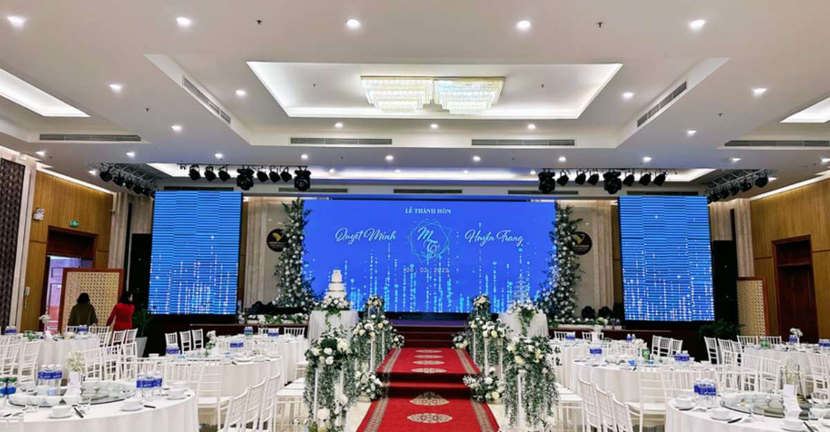 Tiệc cưới trong nhà tại Gold Coast Hotel Resort & Spa
