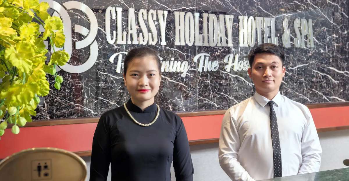 Classy Holiday Hotel & Spa có đội ngũ nhân viên chuyên nghiệp