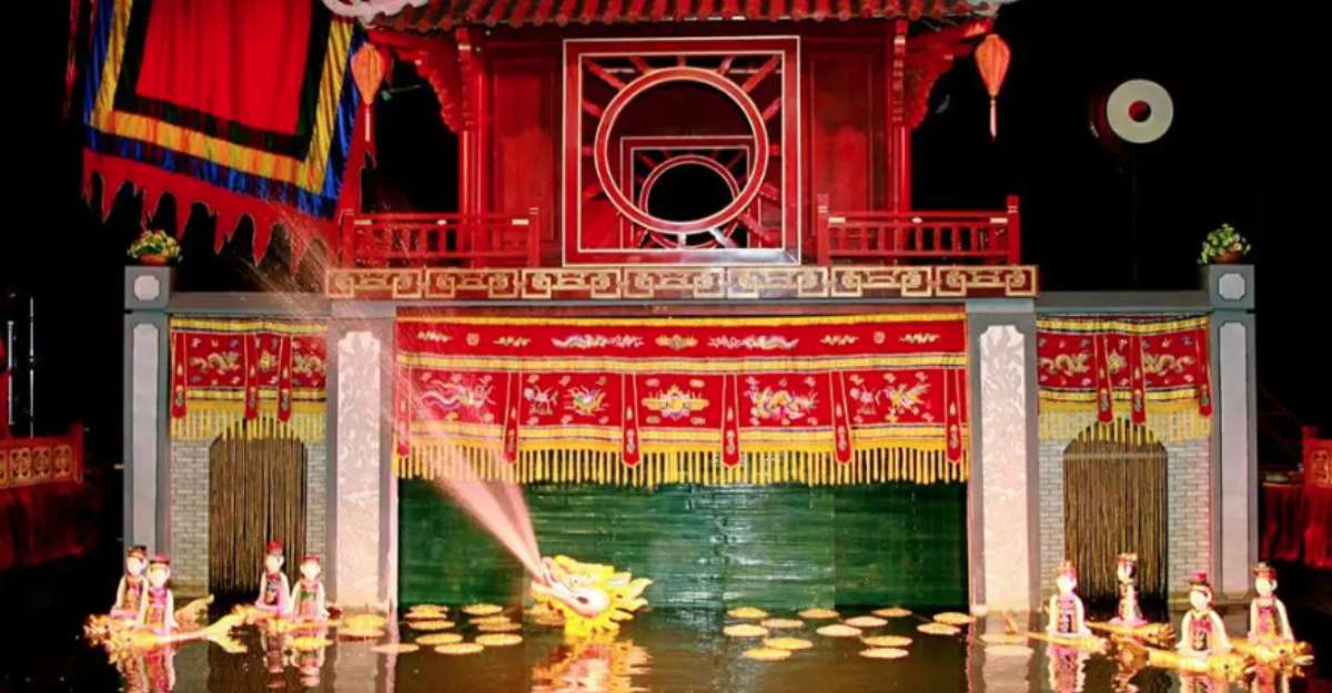 Múa rối nước là một loại hình nghệ thuật sân khấu dân gian truyền thống độc đáo của Việt Nam