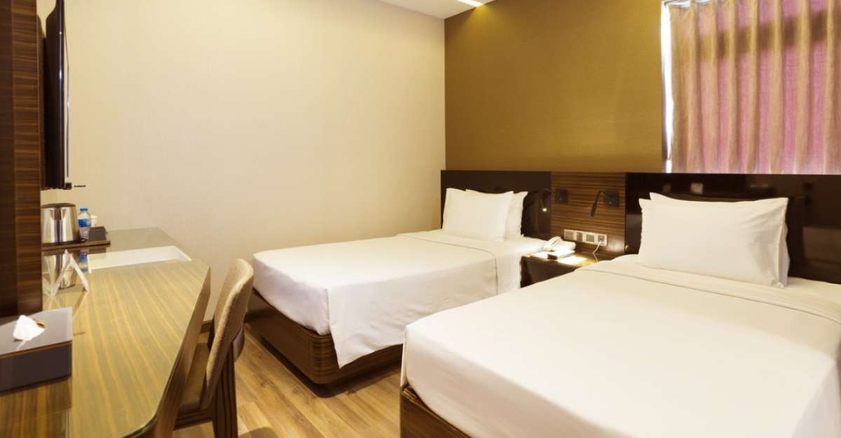 Phòng Deluxe Twin tại Queen Ann Hotel Sài Gòn