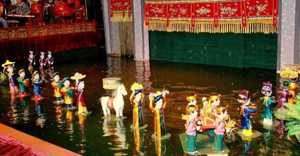 Sân khấu múa rối nước tại Nhà hát múa rối nước Rồng Vàng