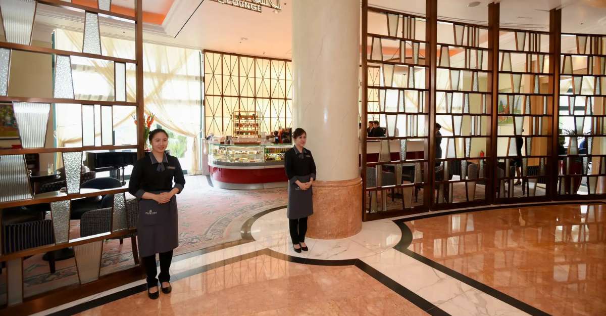 Không gian sang trọng và chuyên nghiệp tại nhà hàng Palm Court