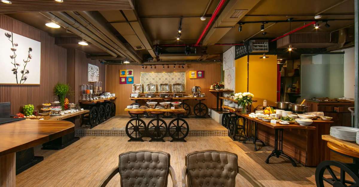 Quầy buffet sáng với đa dạng sự lựa chọn