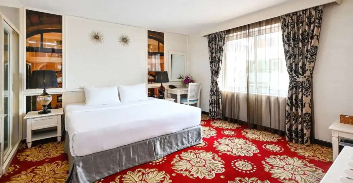 Premium King With View ở California Hotel Saigon mang đến sự sang trọng, đẳng cấp