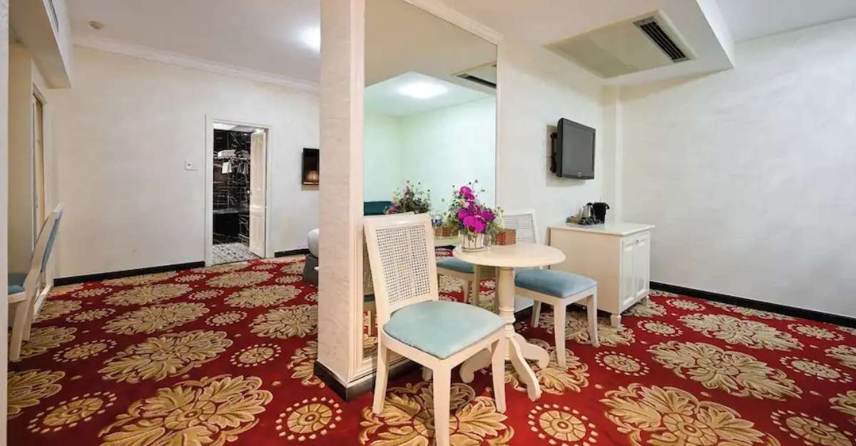 Classic 1 King Bed Connecting Rooms tại California Hotel Saigon