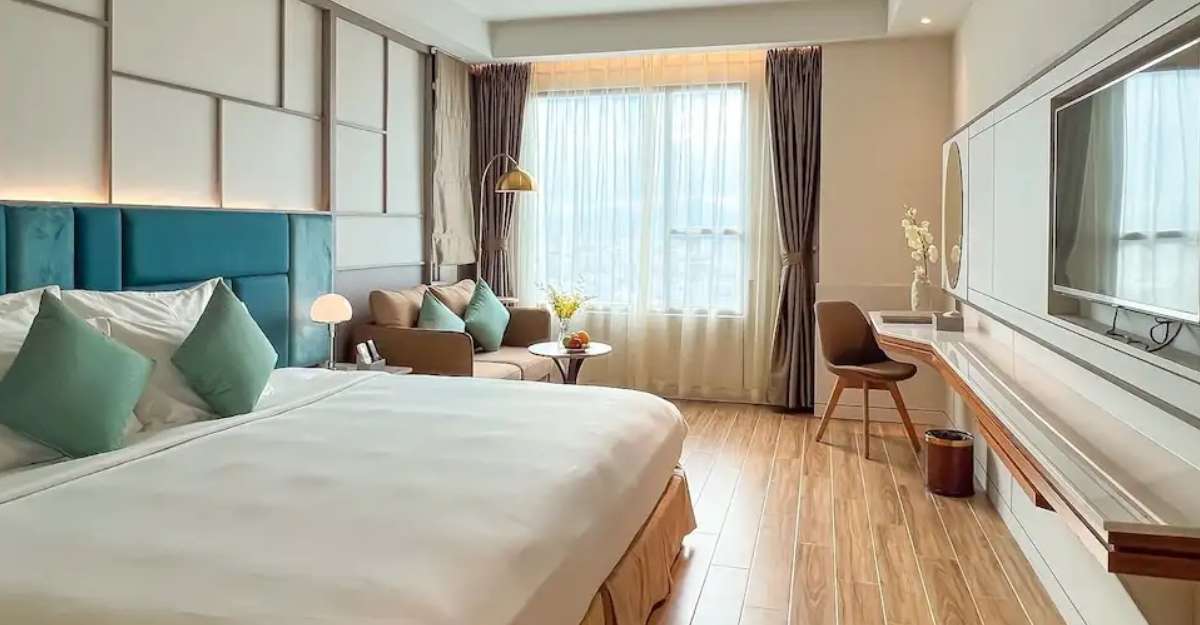 Không gian Deluxe Double tại Seaesta Nha Trang Hotel