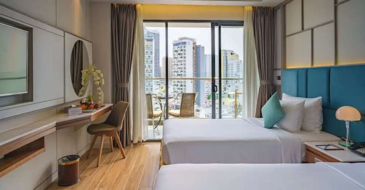 Không gian Premier Twin tại Seaesta Nha Trang Hotel