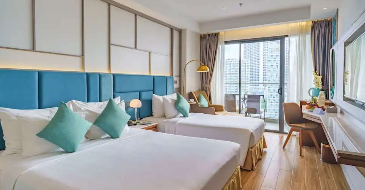 Phòng Premier Deluxe Triple tại Seaesta Nha Trang Hotel