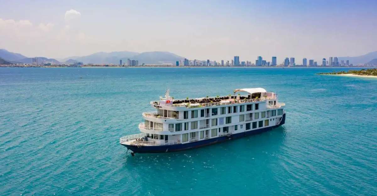 Tour thuyền 5 sao Sea Coral ngắm hoàng hôn tại Vịnh Nha Trang - 1 ngày