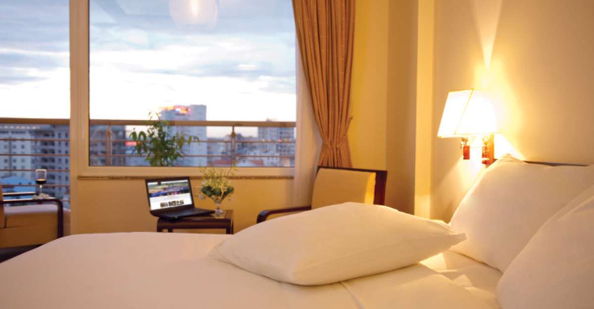 Không gian Deluxe Double Room, Balcony tại Cherish Hotel Hue