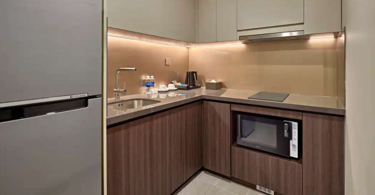 Khu vực bếp của hạng phòng Suite City View tại Grand K Hotel Suites Hanoi