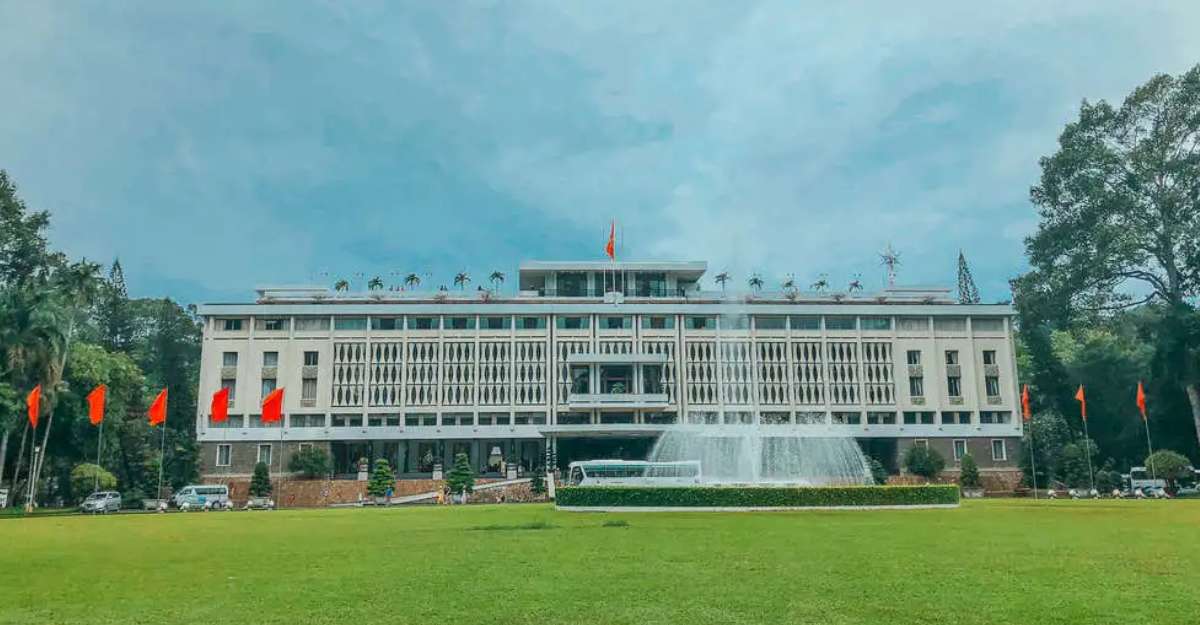 Dinh Độc Lập uy nghiêm