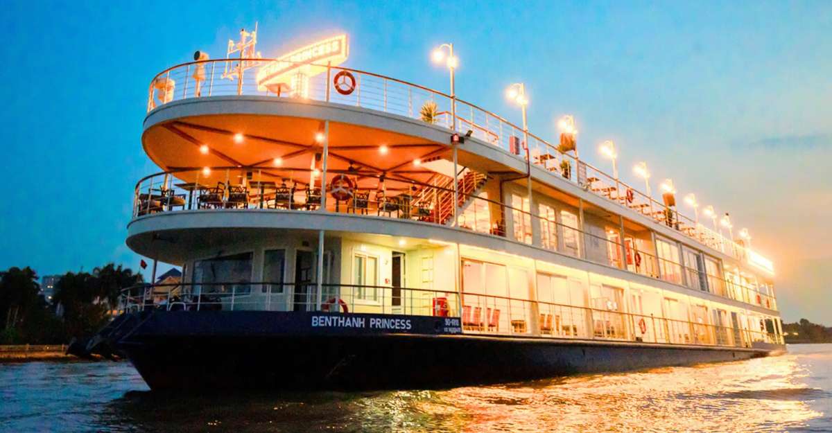 Ăn tối và du ngoạn sông Sài Gòn trên tàu Bến Thành Princess