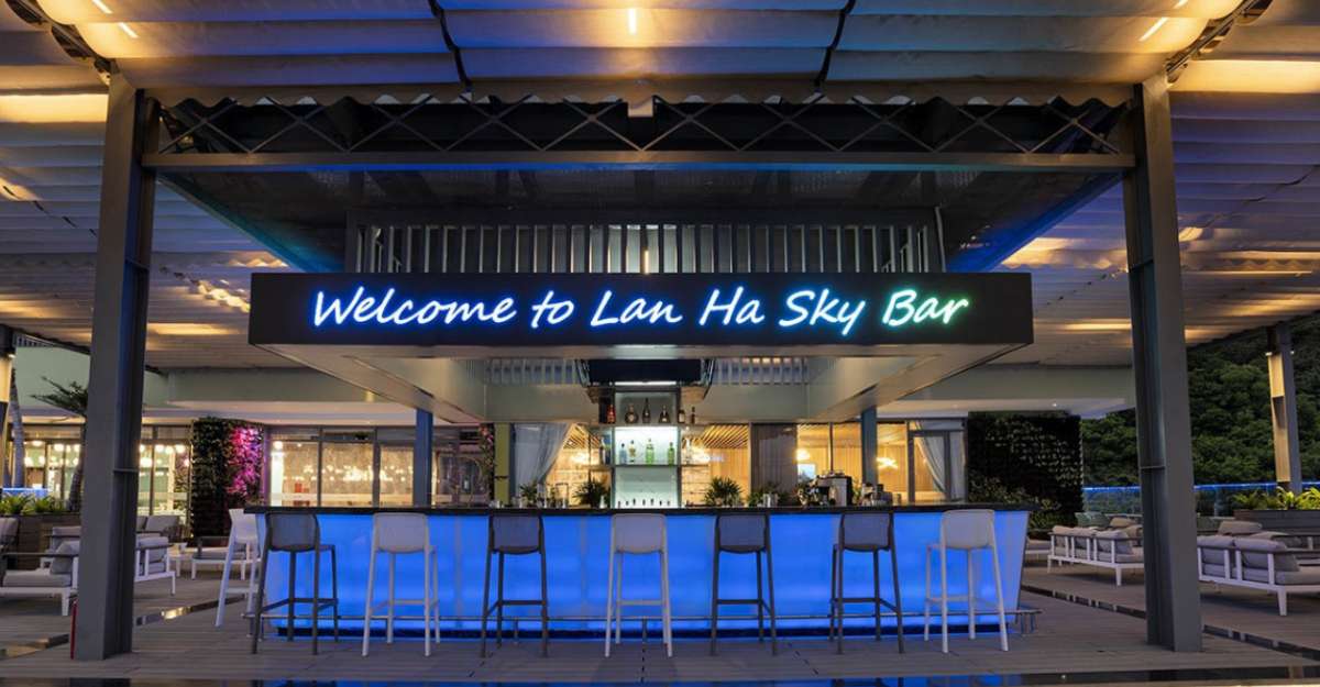Lan Hạ Sky Bar tại Flamingo Cát Bà Beach Resort