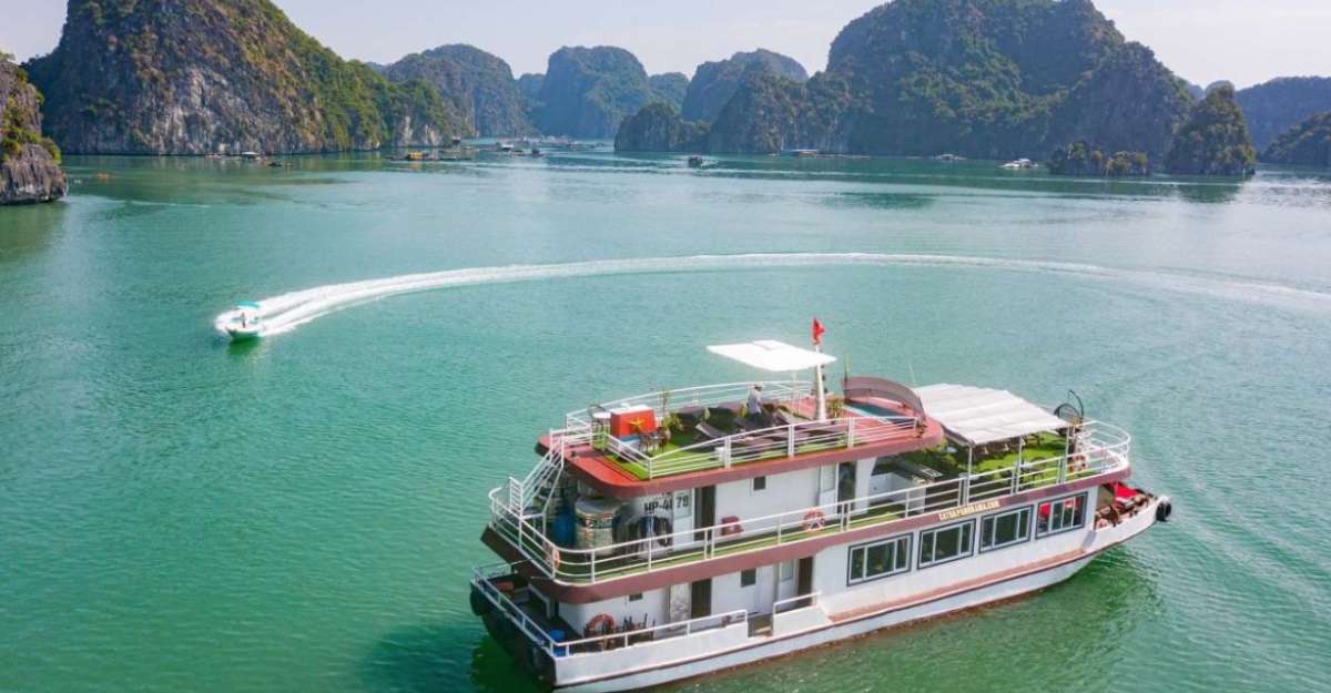 Tour tham quan Hạ Long & Vịnh Lan Hạ trên Du thuyền D'Charme
