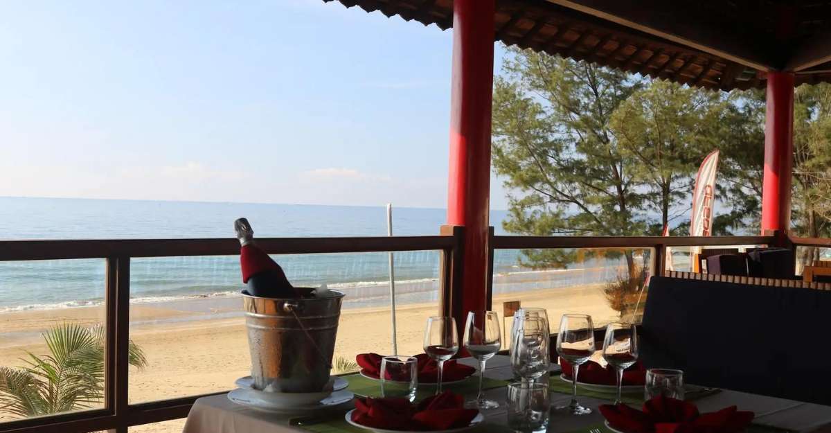 Nhà hàng tại Full Moon Village Resort