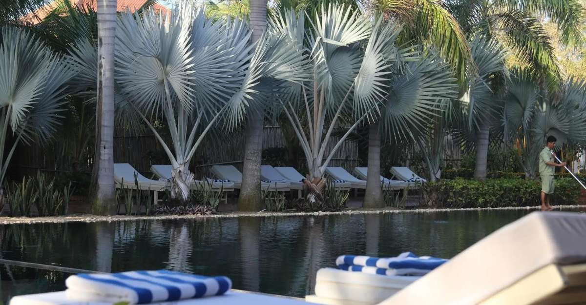 Hồ bơi tại Full Moon Village Resort