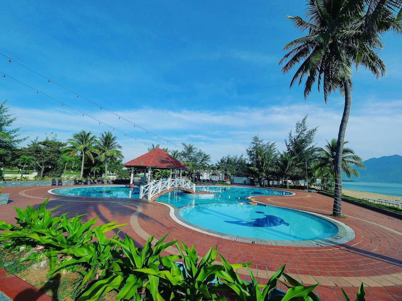 Hồ bơi tại The Nature Villas & Resort