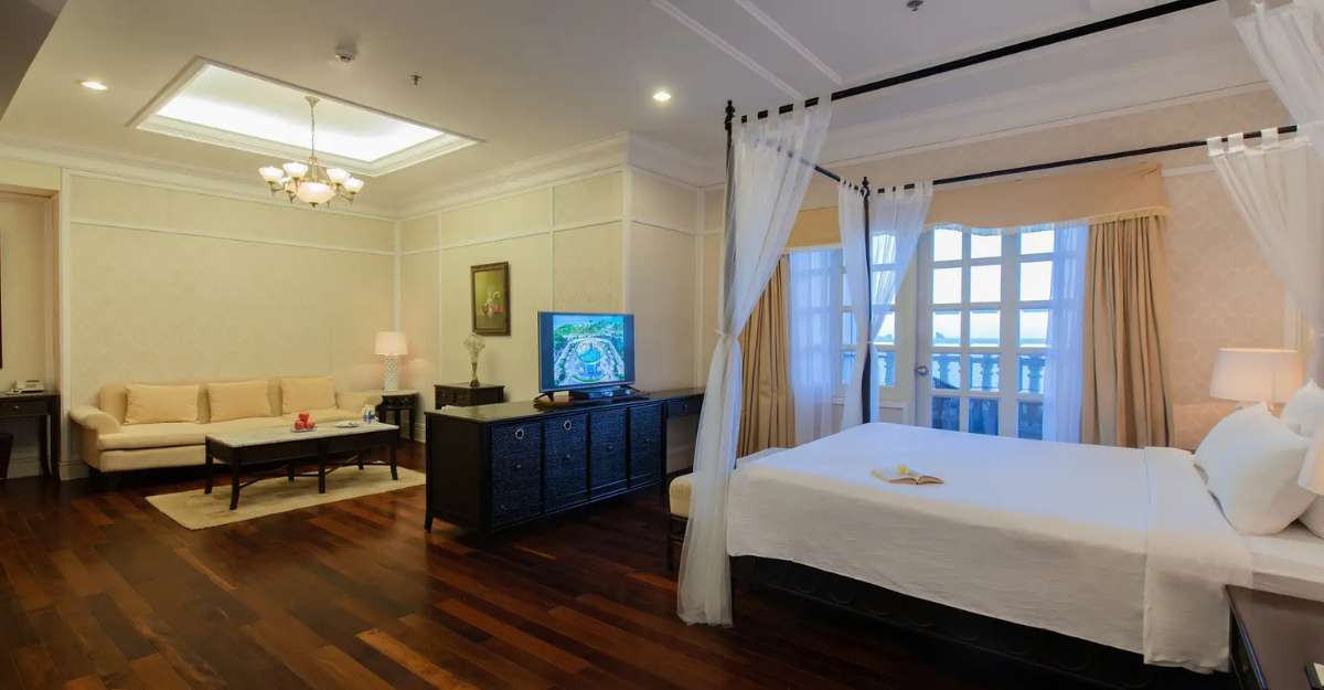 Không gian phòng Executive Suite Ocean View tại Sunrise Nha Trang Beach Hotel & Spa