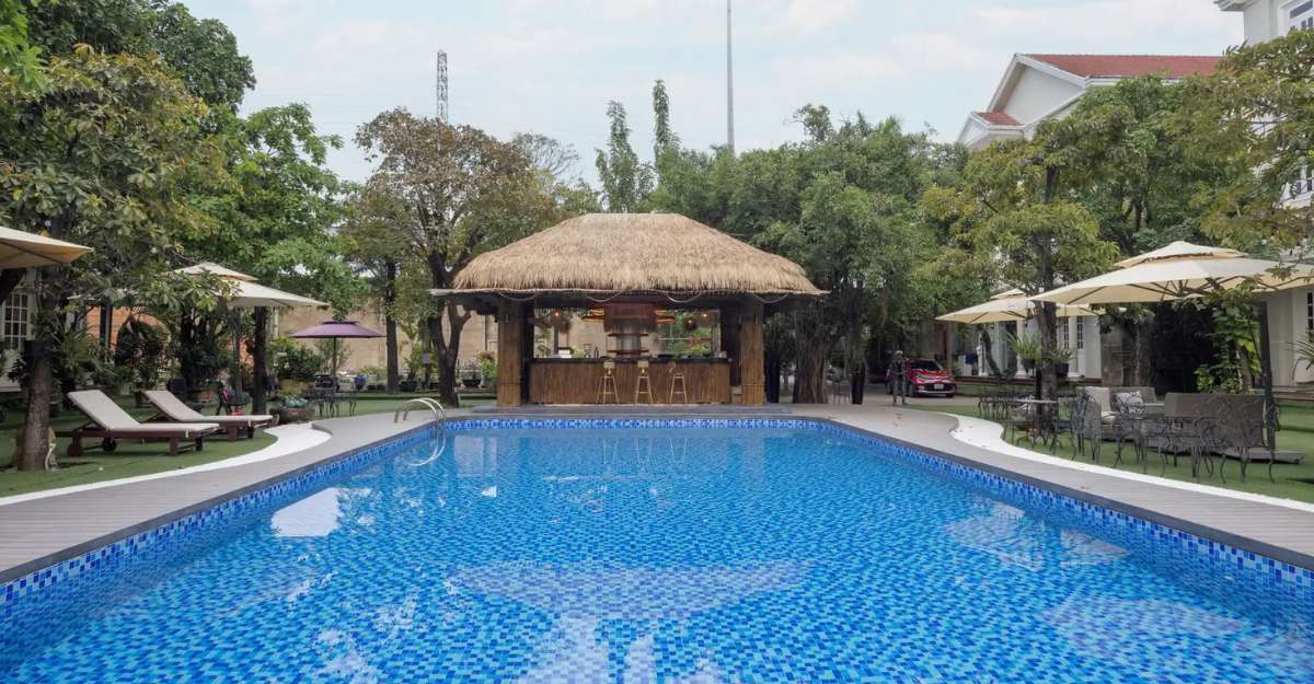 Hồ bơi tại Hidden Mansions Saigon Resort