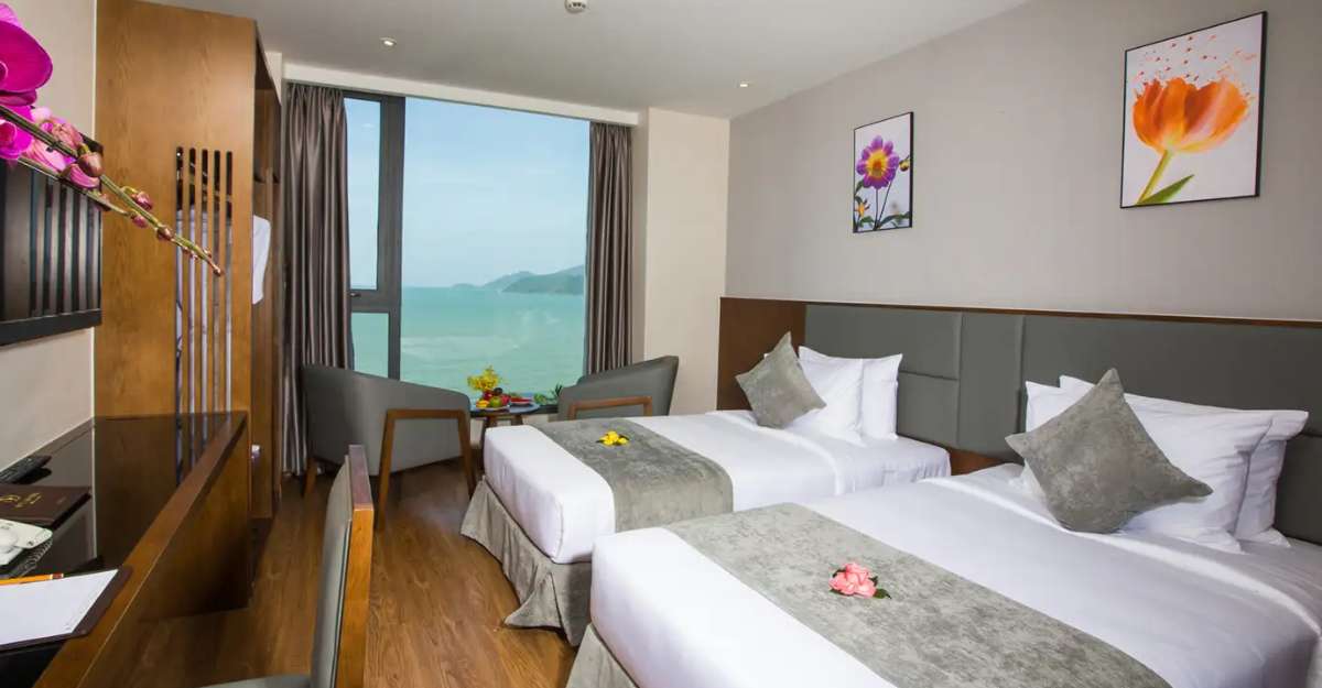Phòng Deluxe Ocean View tại DTX Hotel Nha Trang