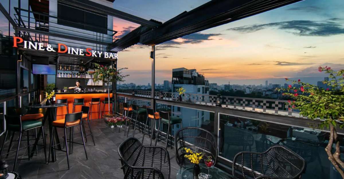 Pine & Dine Sky Bar tại Bendecir Hotel & Spa