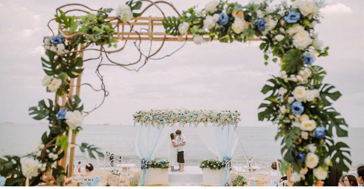 Nhà hàng Sân Vườn tại Seagull Hotel