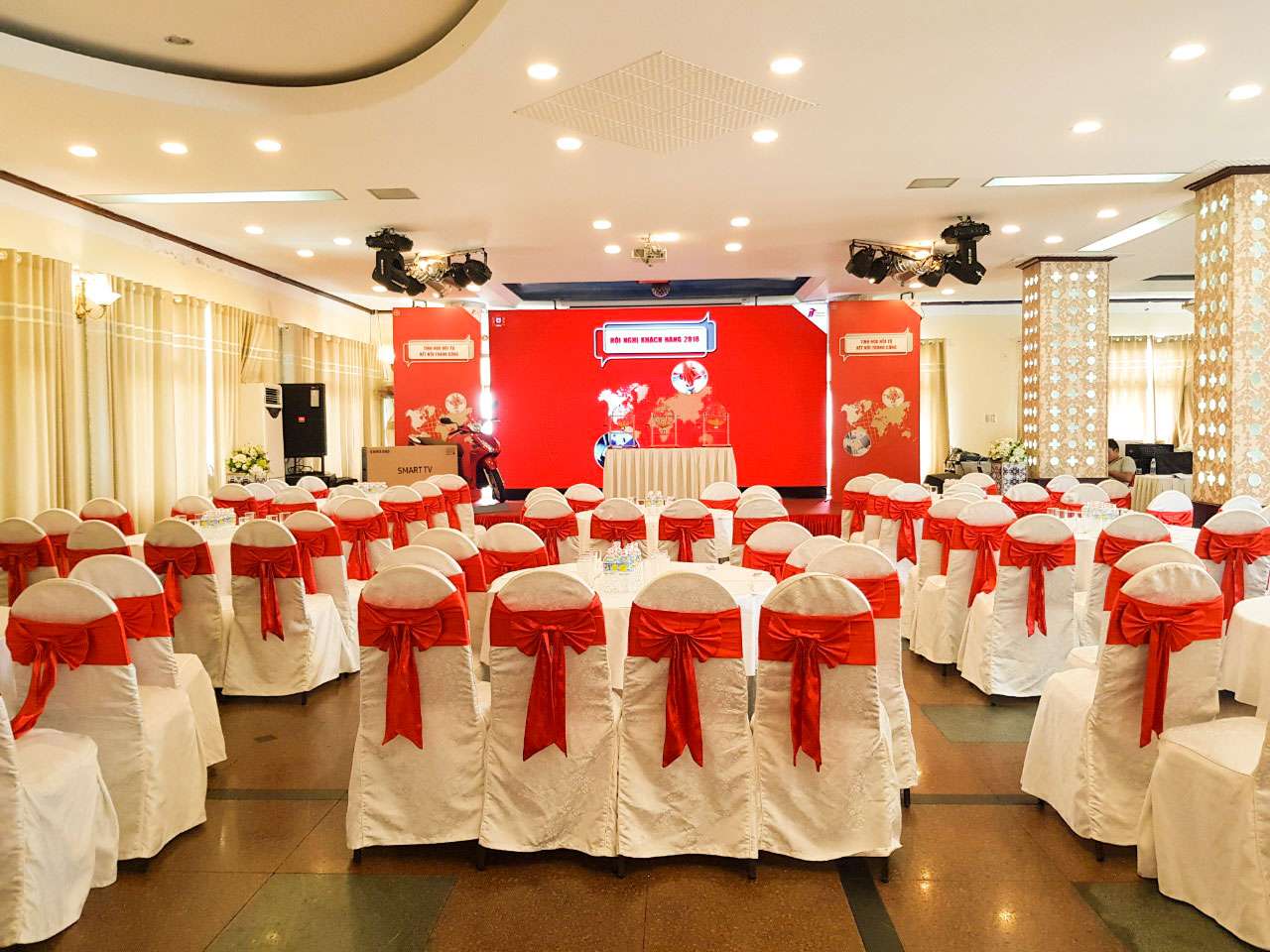 Nhà hàng Lucky tại Seagull Hotel
