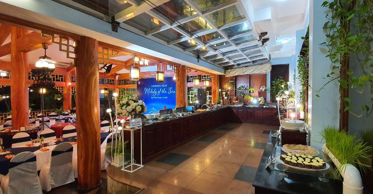 Nhà hàng Cung Đình tại Seagull Hotel
