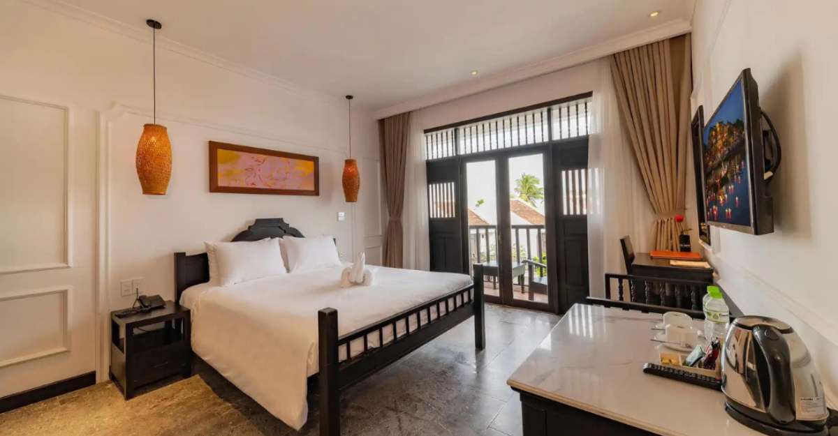 Không gian Deluxe Double With Pool View tại Hội An Coco Resort & Spa