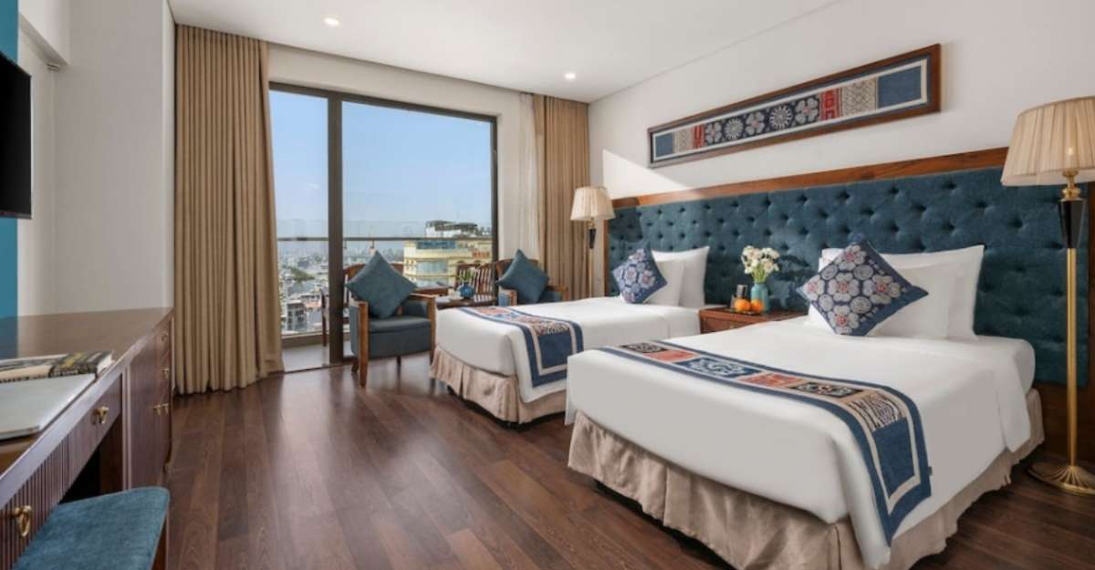 Phòng Superior Twin With Balcony City View tại Balcona Hotel Da Nang