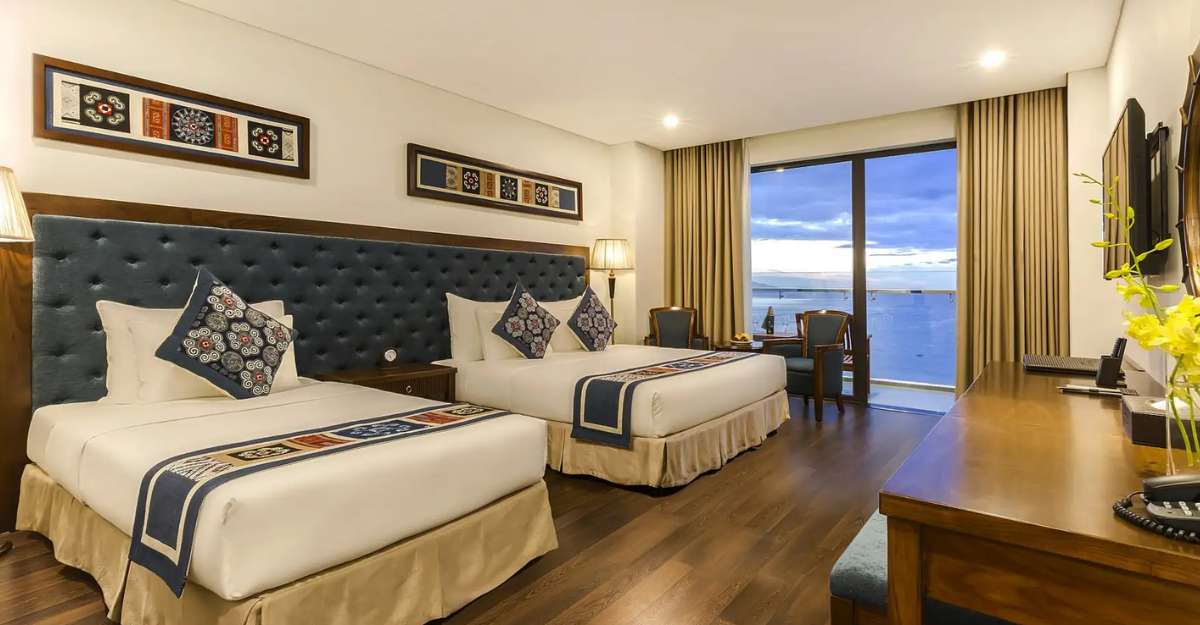 Phòng Premier Twin Balcony Oceanfront tại Balcona Hotel Da Nang