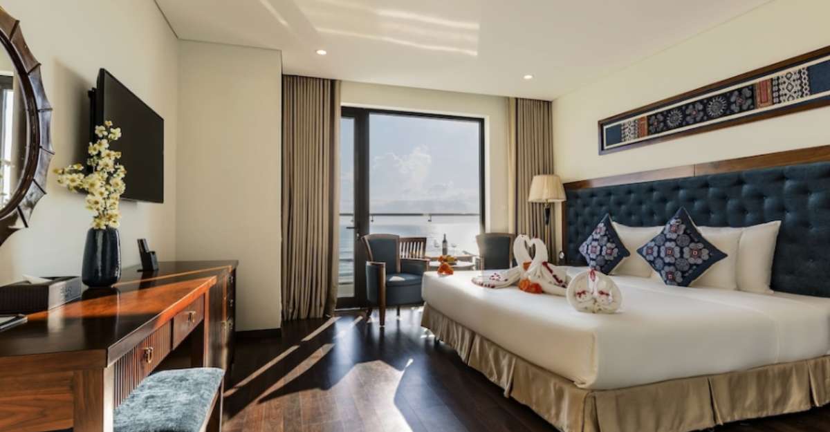 Phòng Premier Double Balcony Oceanfront tại Balcona Hotel Da Nang