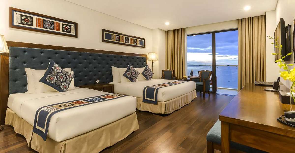 Phòng Triple Balcony City View đẳng cấp tại Balcona Hotel Da Nang